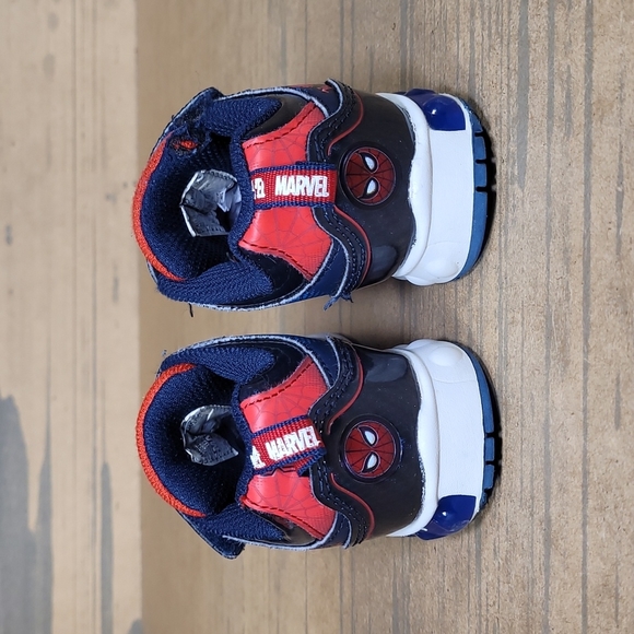 Marvel Spider-Man Light Up Kids Sneakers - Picture 5 of 9